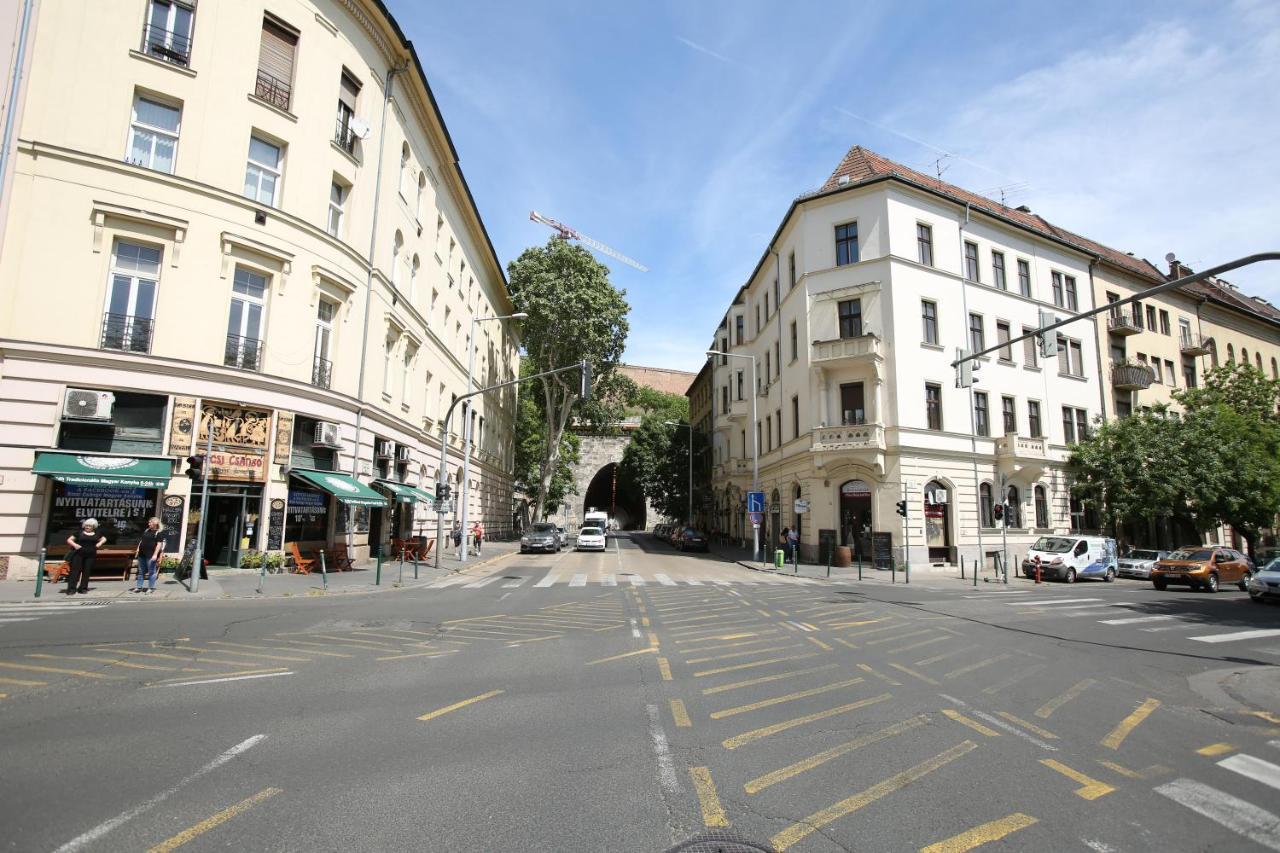 Castle Courtyard Hideaway Budapeste Exterior foto